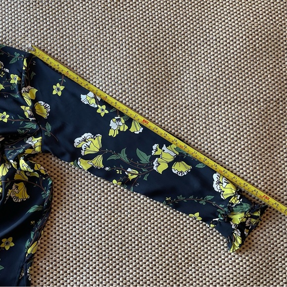 Floral Button Up Shirt Black Yellow Who What Wear Women’s Size Medium - Picture 10 of 11